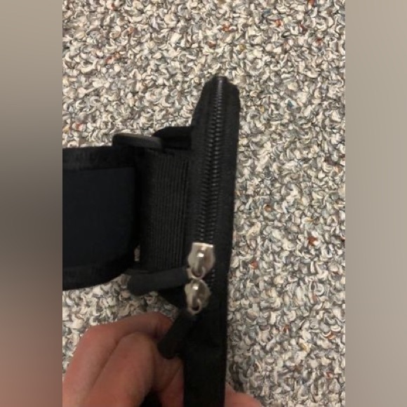 iPhone Holder (fits most Models) for Wrist - Picture 3 of 6